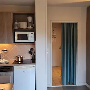 A 2 Pas De La De : 2 A 4 Hotes. Appartement